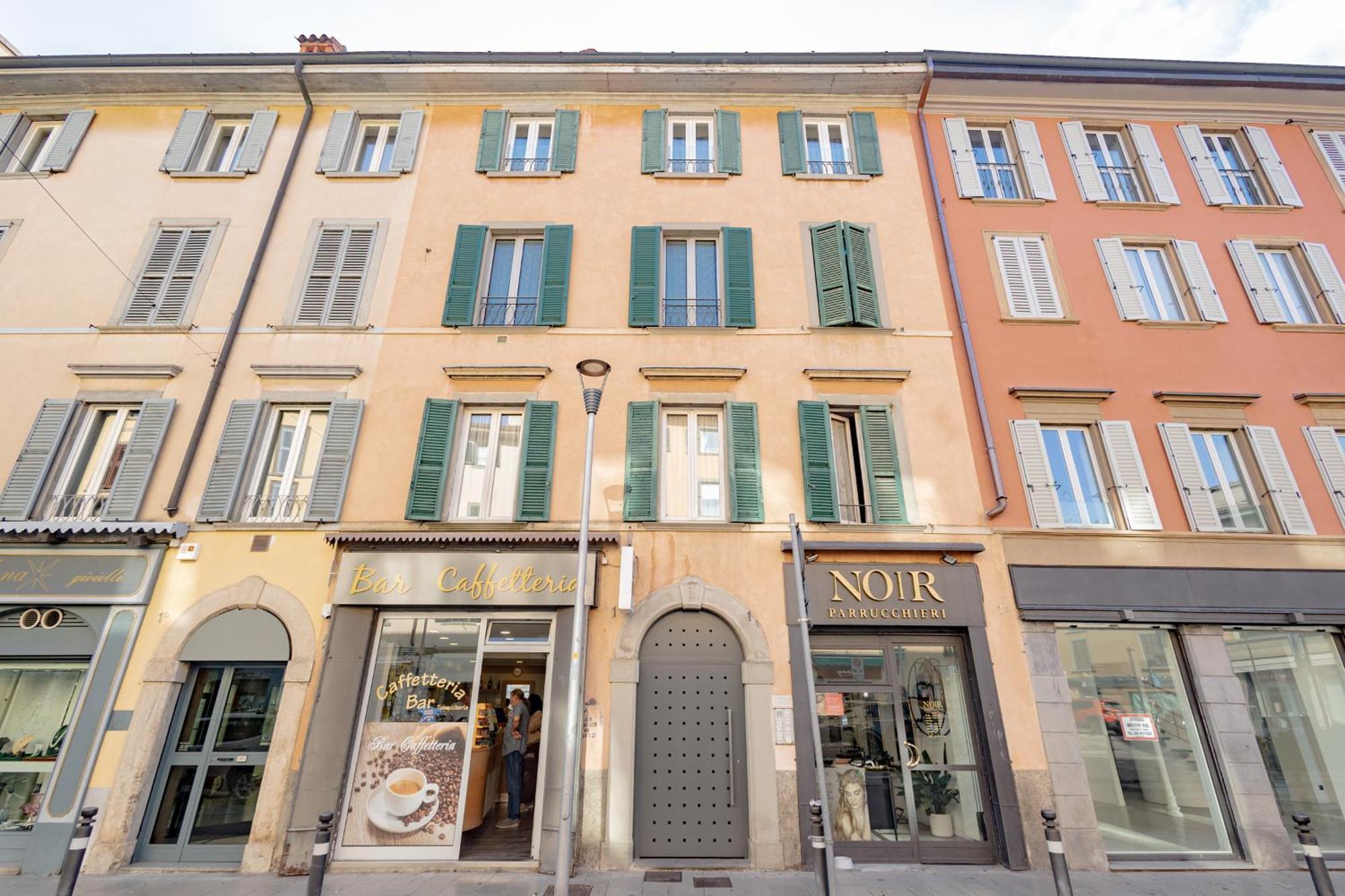 Appartamento Bergamo 24 Bagian luar foto